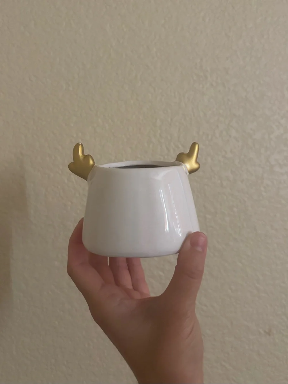 White and gold deer planter